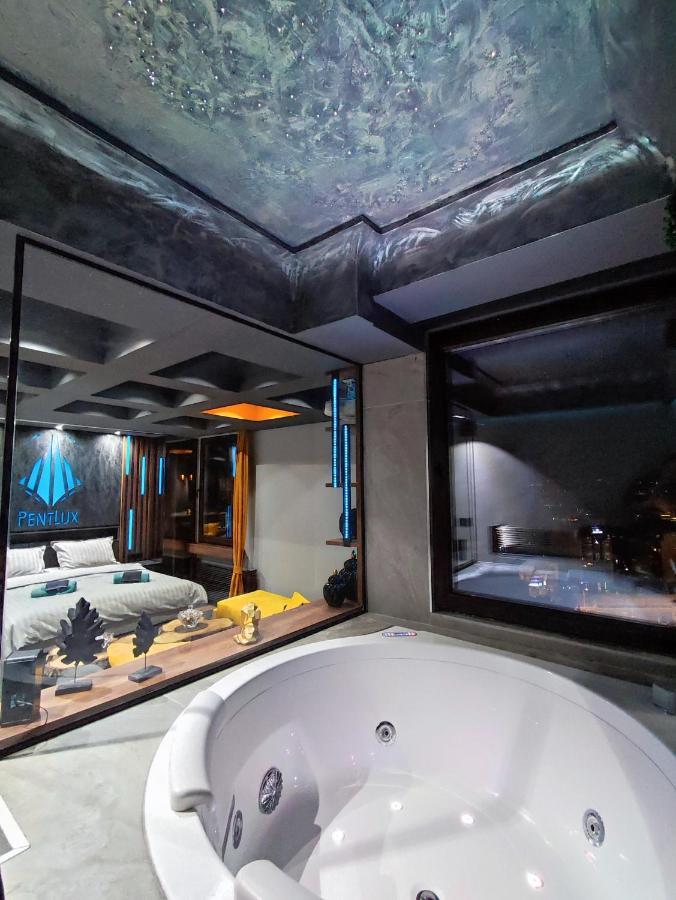 Smart Luxury Penthouse Suites - Private Sauna, Hot-Tub, Home Cinema At The Best Location In Skopje Buitenkant foto