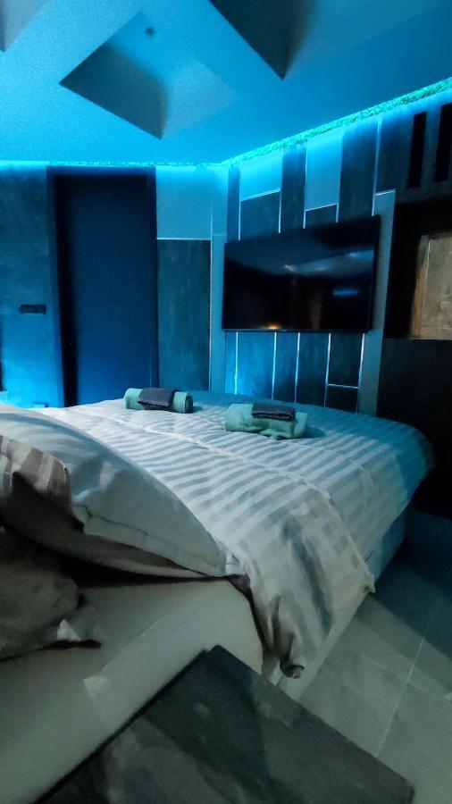 Smart Luxury Penthouse Suites - Private Sauna, Hot-Tub, Home Cinema At The Best Location In Skopje Buitenkant foto