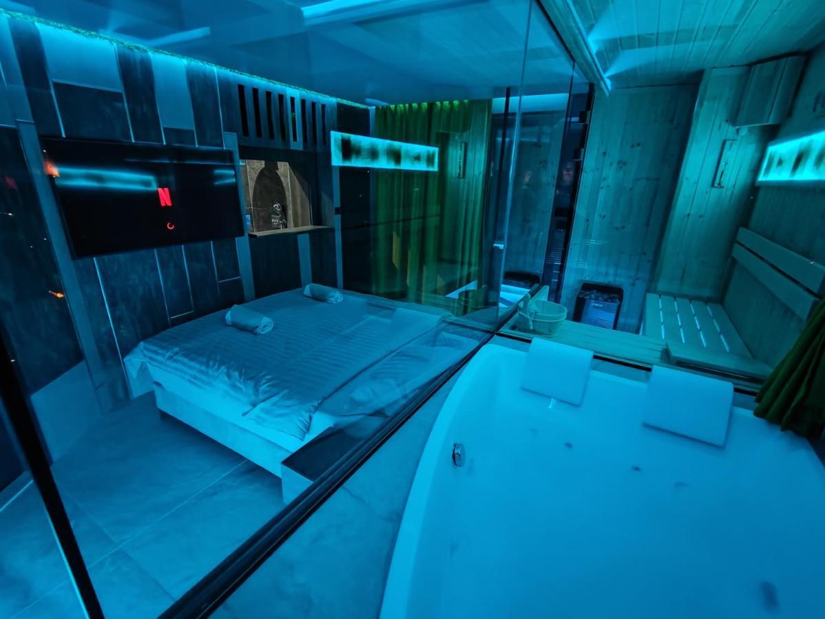 Smart Luxury Penthouse Suites - Private Sauna, Hot-Tub, Home Cinema At The Best Location In Skopje Buitenkant foto