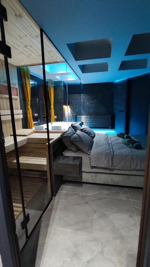 Smart Luxury Penthouse Suites - Private Sauna, Hot-Tub, Home Cinema At The Best Location In Skopje Buitenkant foto
