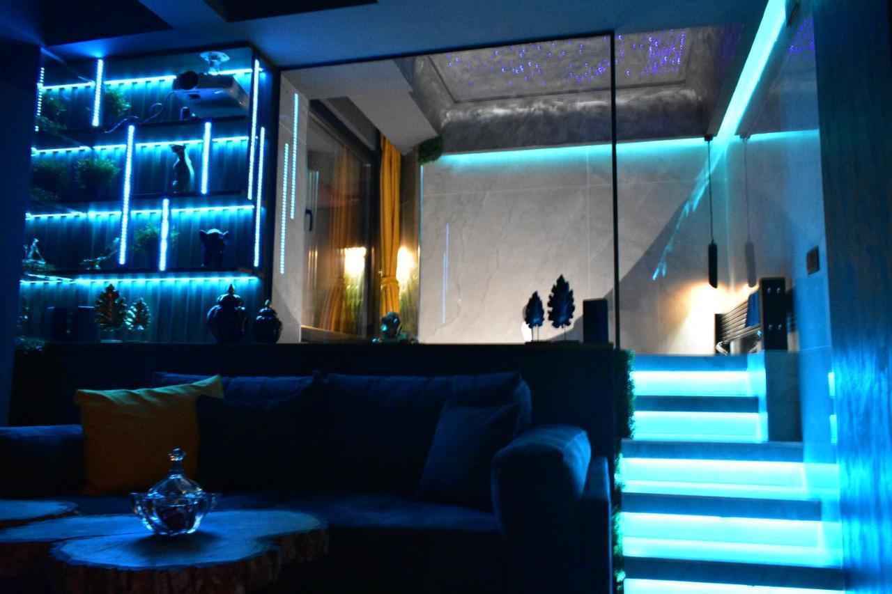 Smart Luxury Penthouse Suites - Private Sauna, Hot-Tub, Home Cinema At The Best Location In Skopje Buitenkant foto