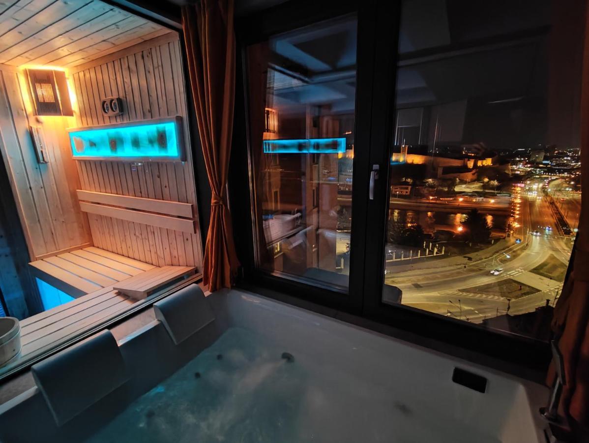 Smart Luxury Penthouse Suites - Private Sauna, Hot-Tub, Home Cinema At The Best Location In Skopje Buitenkant foto