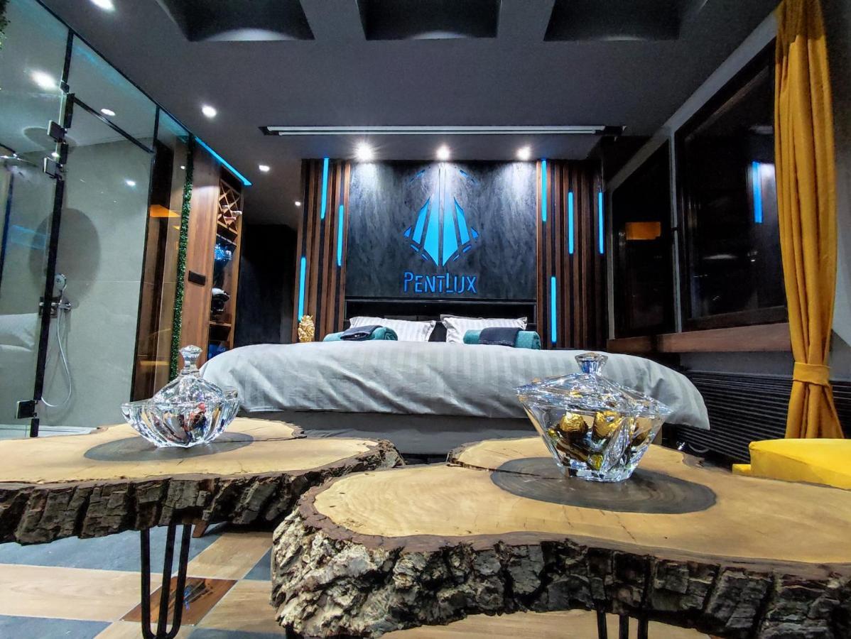 Smart Luxury Penthouse Suites - Private Sauna, Hot-Tub, Home Cinema At The Best Location In Skopje Buitenkant foto