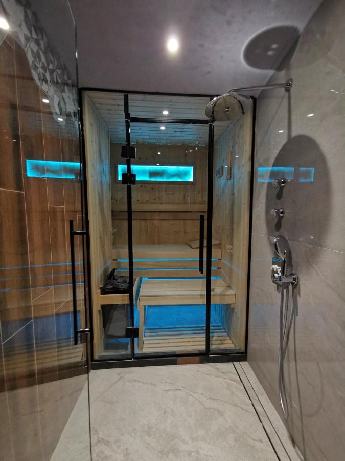 Smart Luxury Penthouse Suites - Private Sauna, Hot-Tub, Home Cinema At The Best Location In Skopje Buitenkant foto