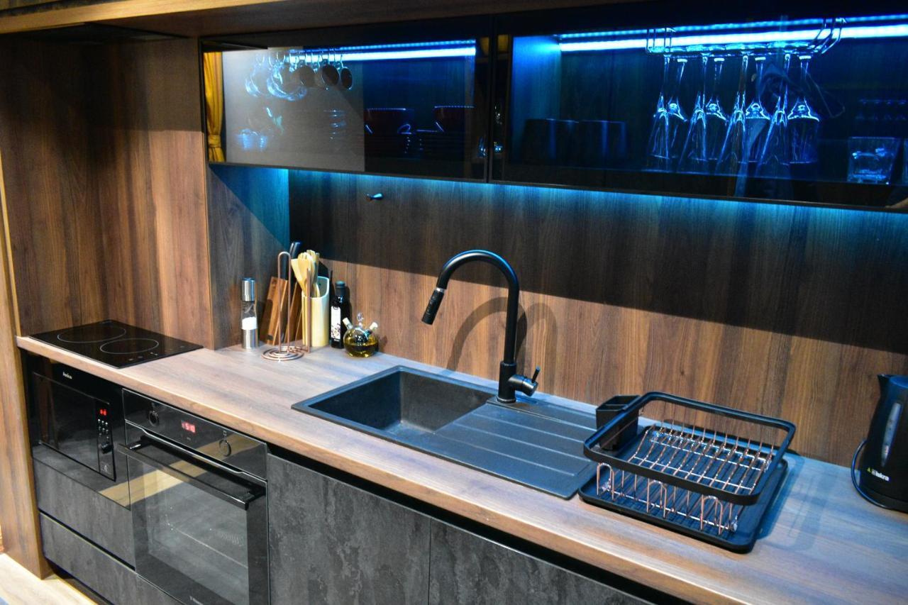 Smart Luxury Penthouse Suites - Private Sauna, Hot-Tub, Home Cinema At The Best Location In Skopje Buitenkant foto
