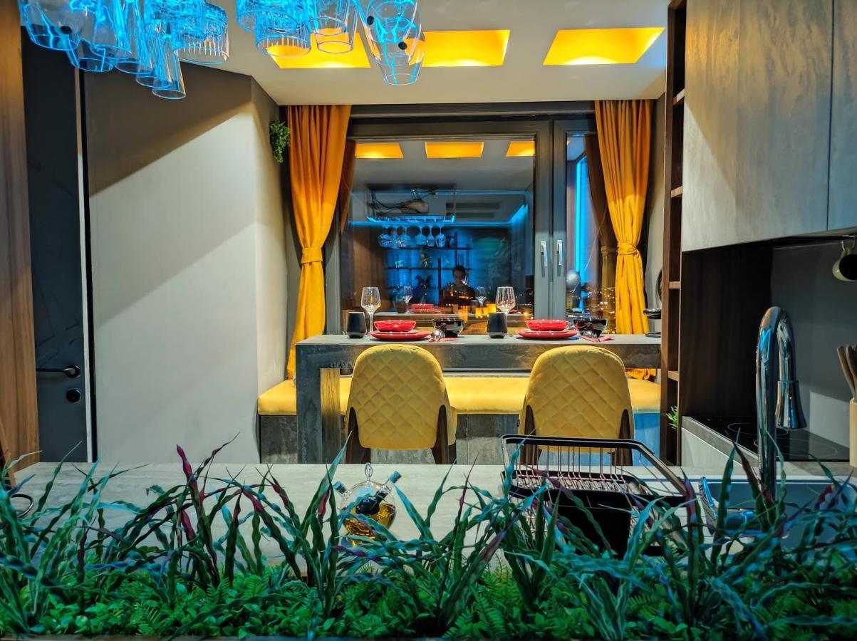 Smart Luxury Penthouse Suites - Private Sauna, Hot-Tub, Home Cinema At The Best Location In Skopje Buitenkant foto