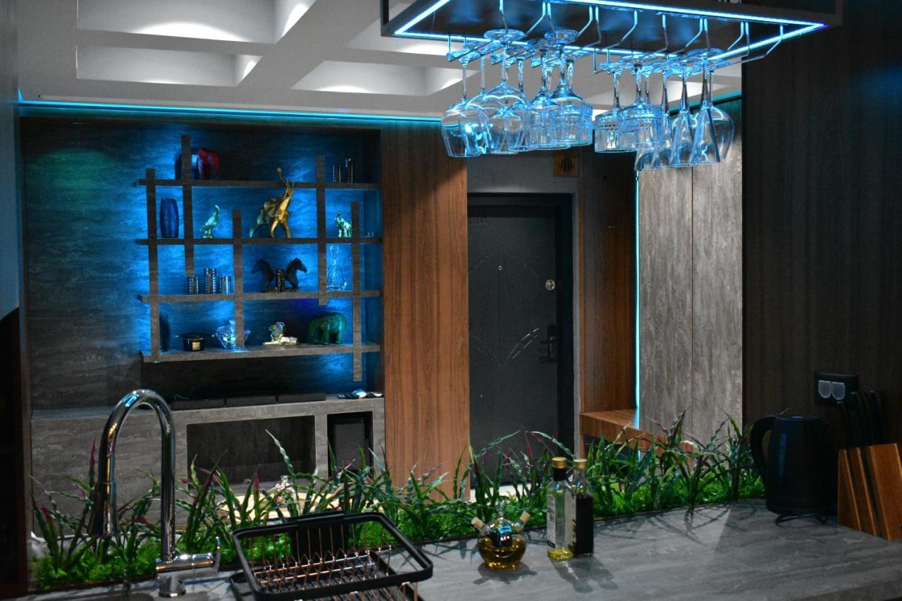 Smart Luxury Penthouse Suites - Private Sauna, Hot-Tub, Home Cinema At The Best Location In Skopje Buitenkant foto