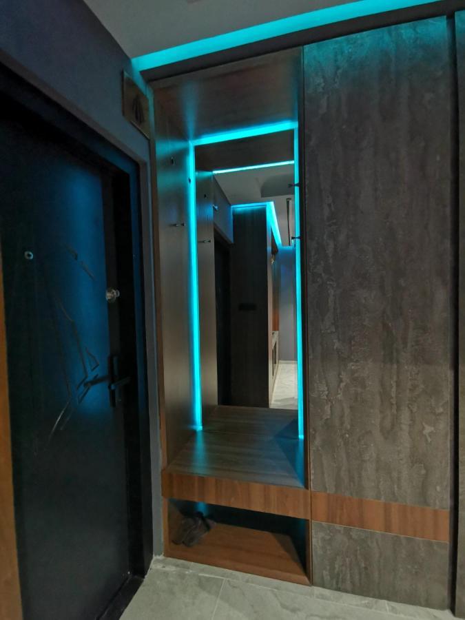 Smart Luxury Penthouse Suites - Private Sauna, Hot-Tub, Home Cinema At The Best Location In Skopje Buitenkant foto