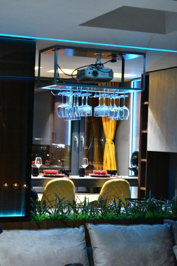 Smart Luxury Penthouse Suites - Private Sauna, Hot-Tub, Home Cinema At The Best Location In Skopje Buitenkant foto