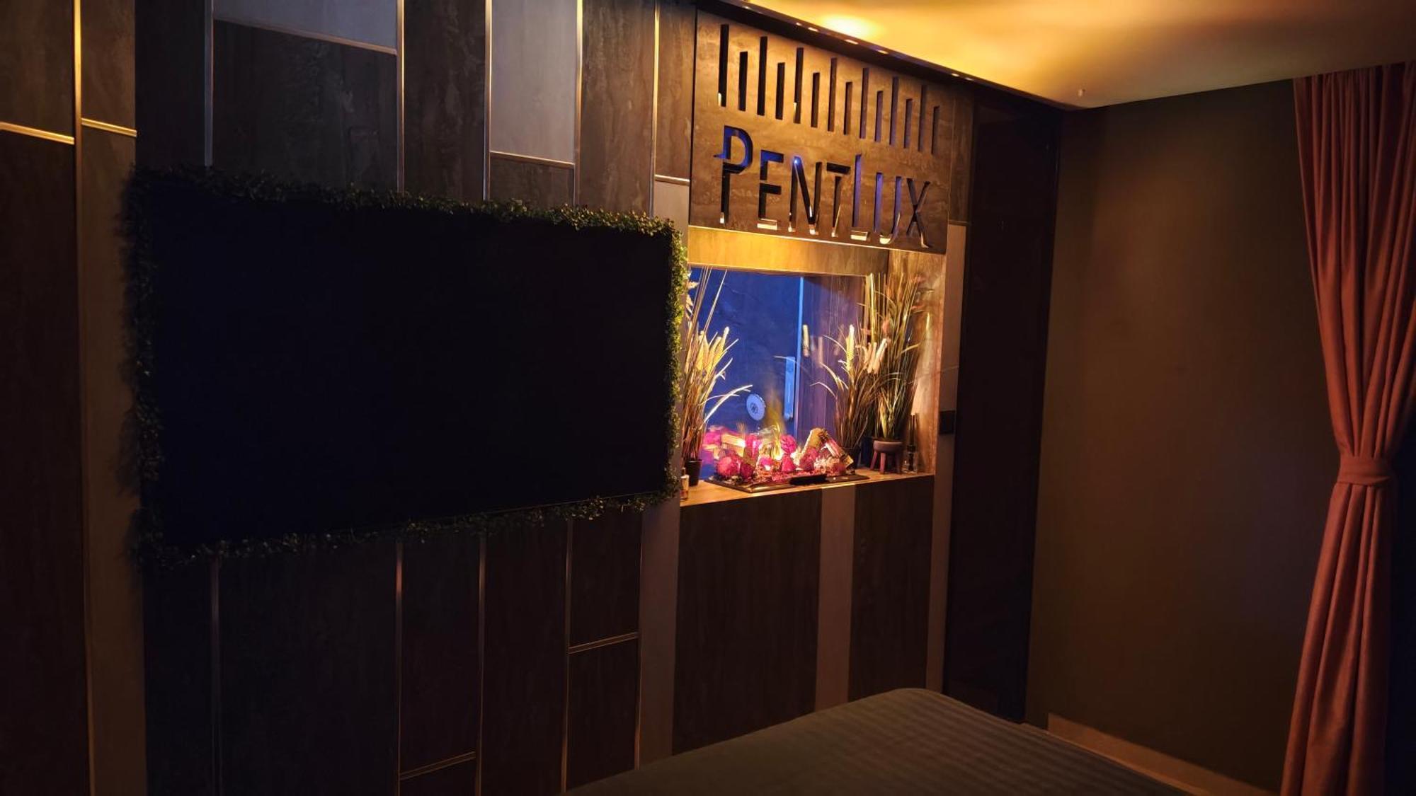 Smart Luxury Penthouse Suites - Private Sauna, Hot-Tub, Home Cinema At The Best Location In Skopje Buitenkant foto